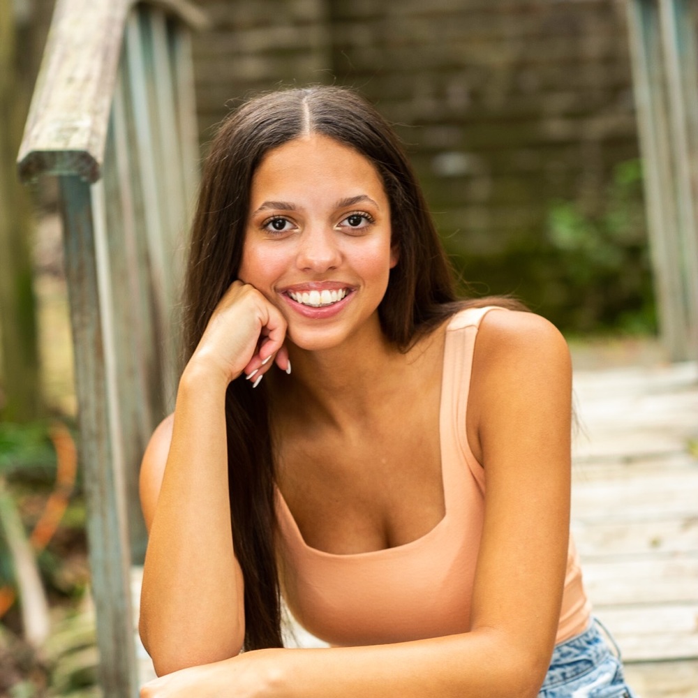 Meet your Posher, Mia